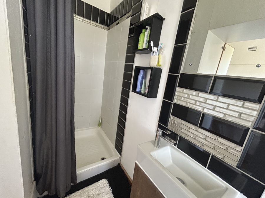 6 Bedroom Property for Sale in Napier Western Cape